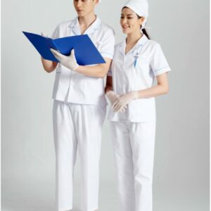 quần áo điều dưỡng màu trắng kèm mũ